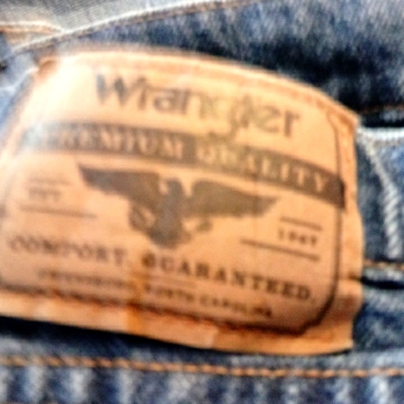 💫Wrangler jeans - 42 x 30 - lightly worn💫 - Picture 1 of 5